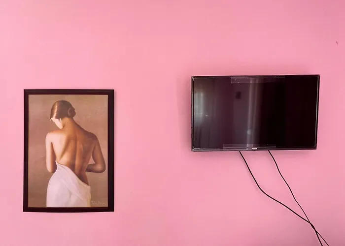 Apartment Away From ! *